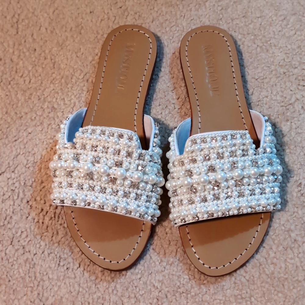 Mystique White Pearl Sandals Size 9